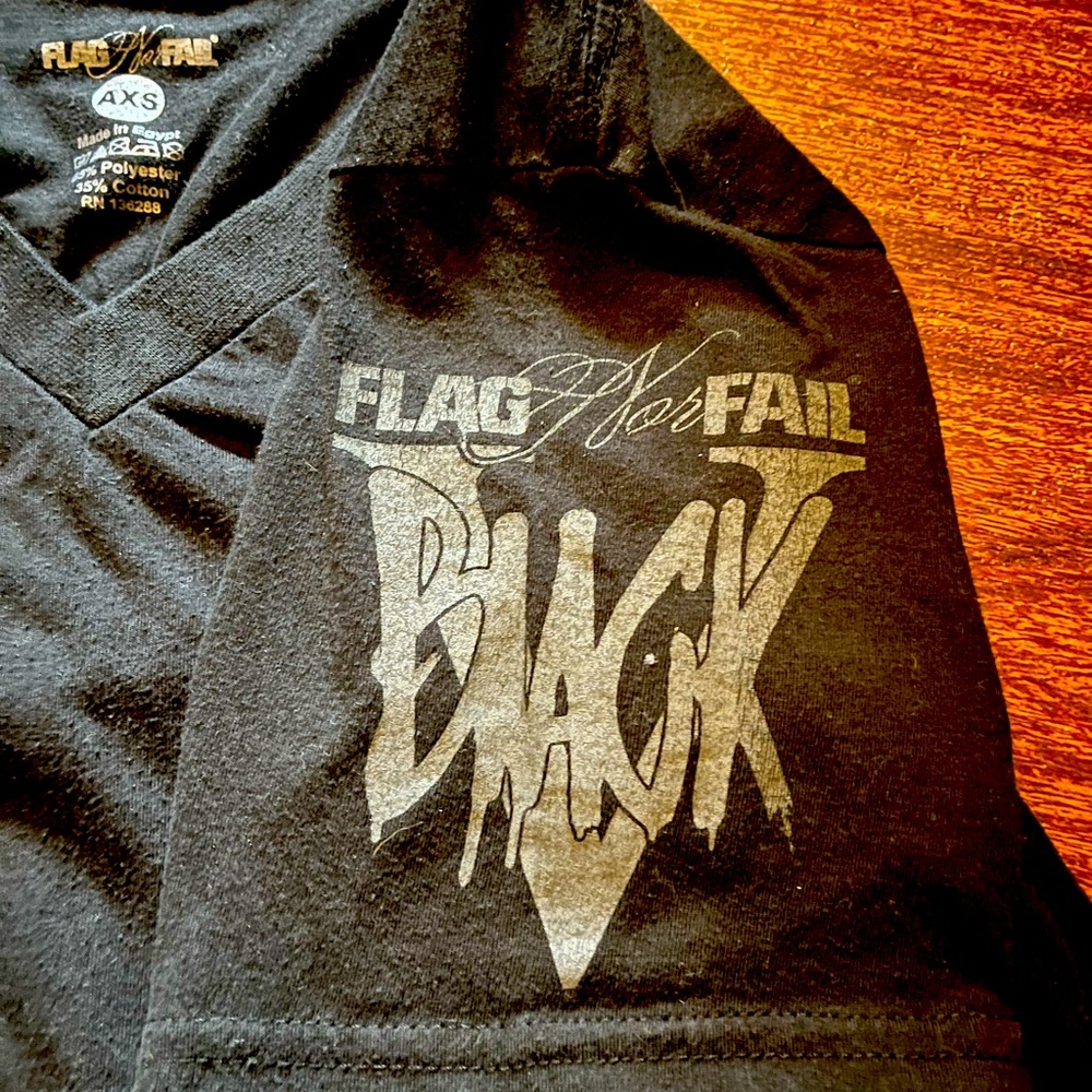XS FLAG NOR FAIL V NECK TEE